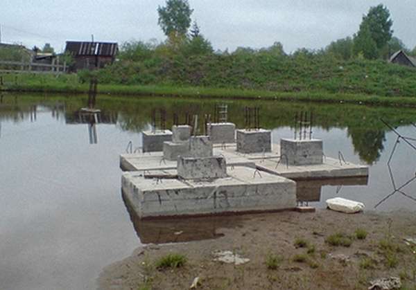 Фундамент на болоте с фото
