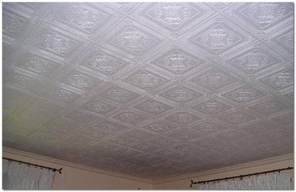 Обновляем обстановку - перекрашиваем потолок из пенопластовой плитки - фото
