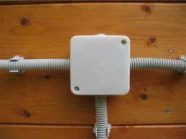 Как производится прокладка кабеля: виды проводки, способы установки с фото