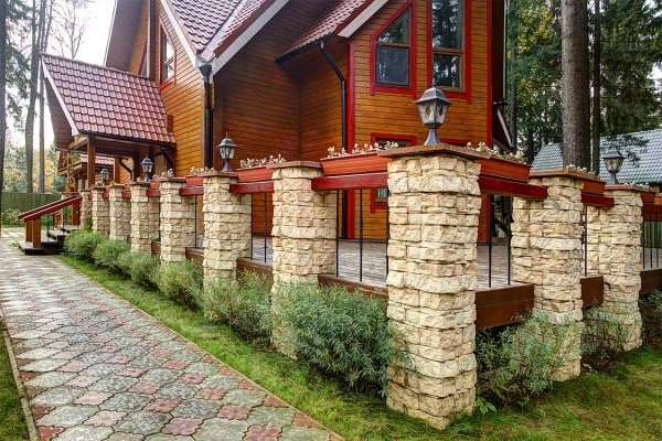 Облицовка деревянного дома снаружи: красивый и тёплый фасад с фото