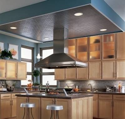 Какой подвесной потолок лучше использовать на кухне - фото