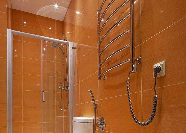 Перенос полотенцесушителя на другую стену в ванной: монтажный инструктаж - фото
