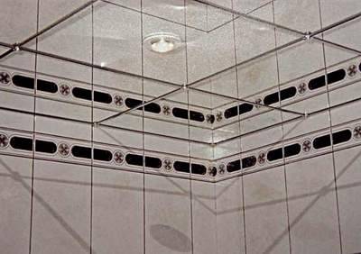 Стоит ли делать зеркальный потолок в ванной: оценим перспективы, выберем ва ... - фото